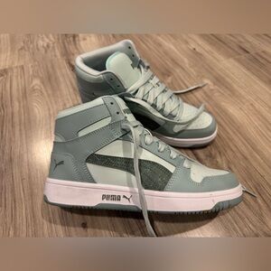 PUMA Rebound Layup
Rebel Women's Mid
Sneakers SIZE 8